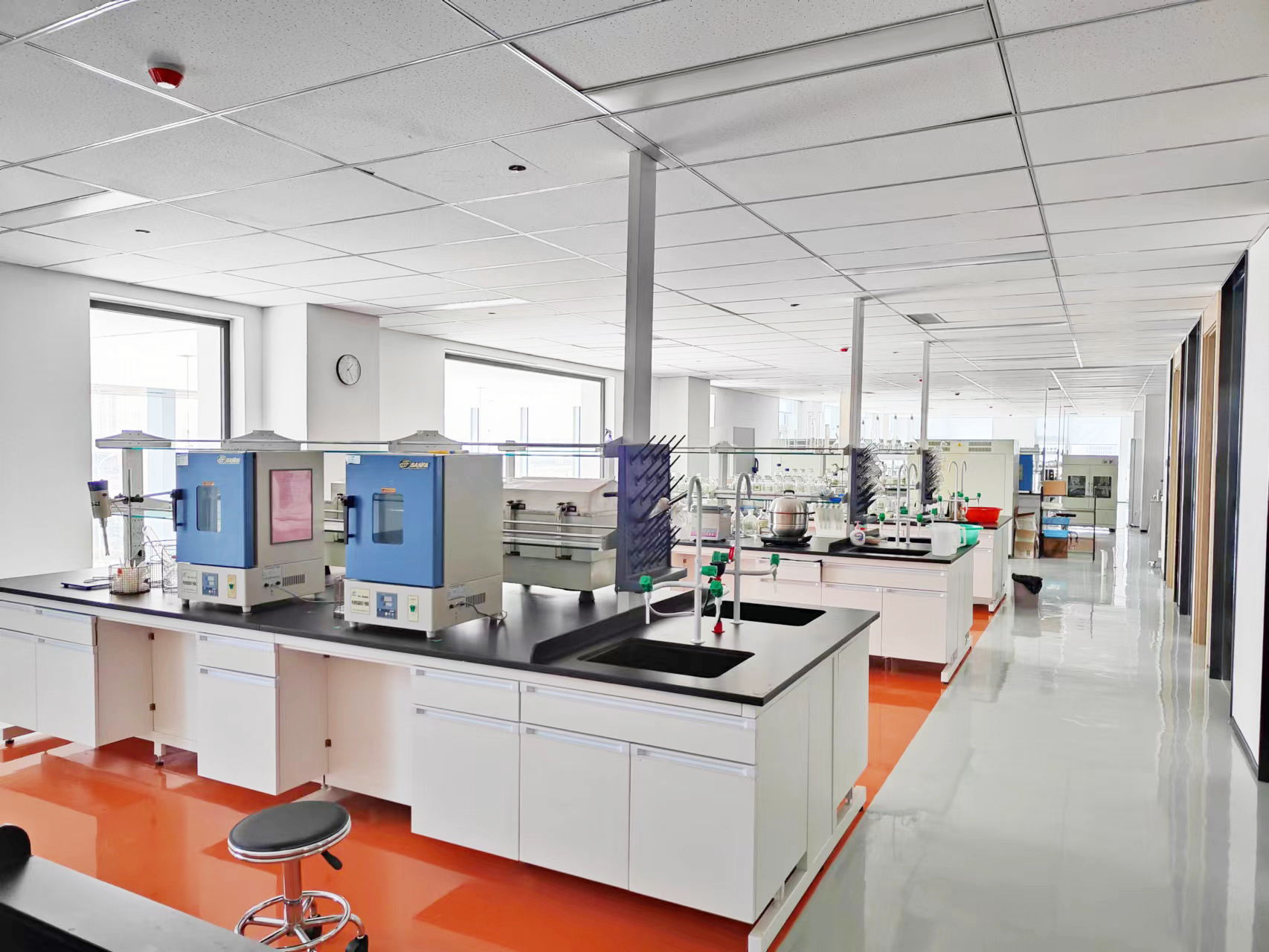 1735629145354839.jpg 實驗工作設(shè)備-2.jpg